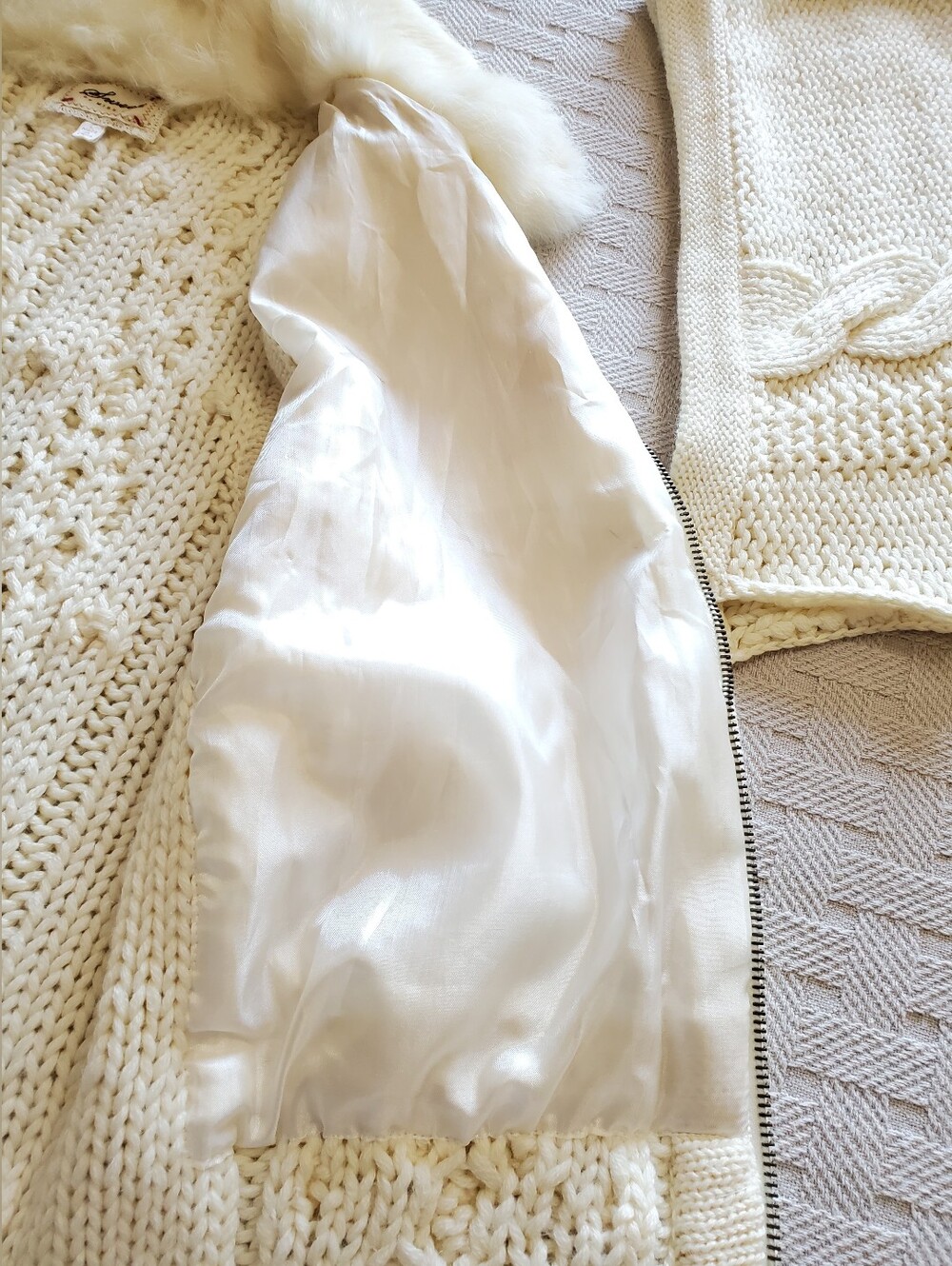 Sweet by Miss Me Angora Fur Cable Knit Hooded Sweater Vest Ivory Like New - Picture 14 of 16